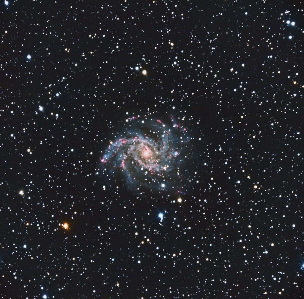 Галактика "Фейерверк" (NGC 6946)